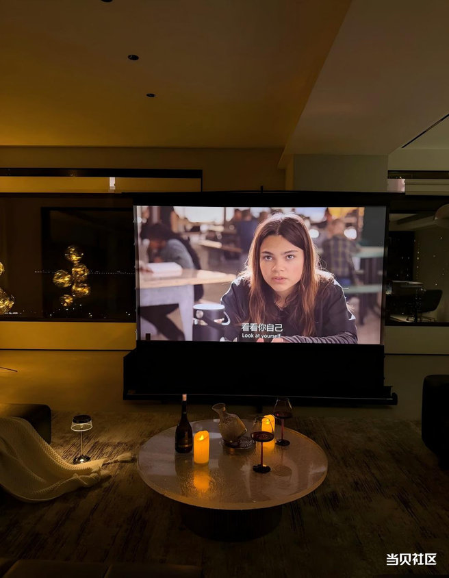 100㎡客厅秒变私人电影院